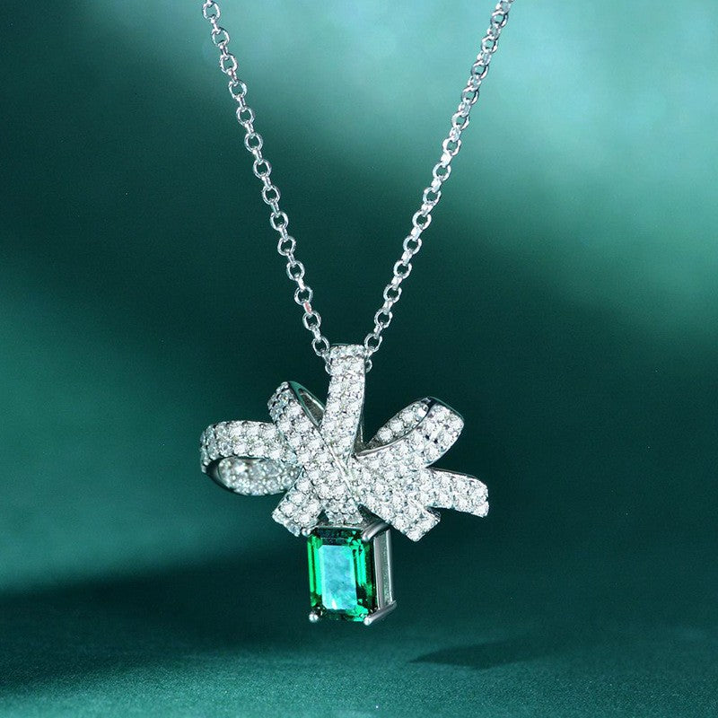 925 Sterling Silver With Simulated Emerald Ear Ornament