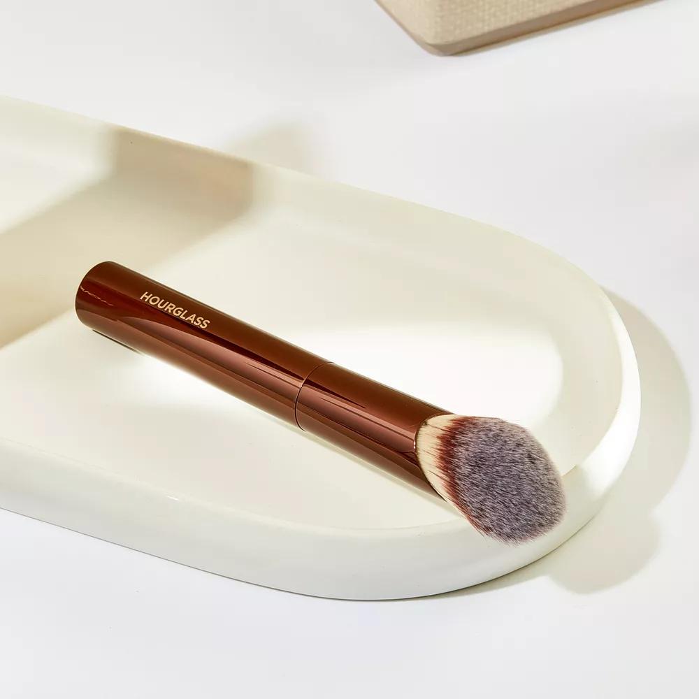 Soft Glow Foundation Brush - Luxurious Soft Fiber Single Face Brush