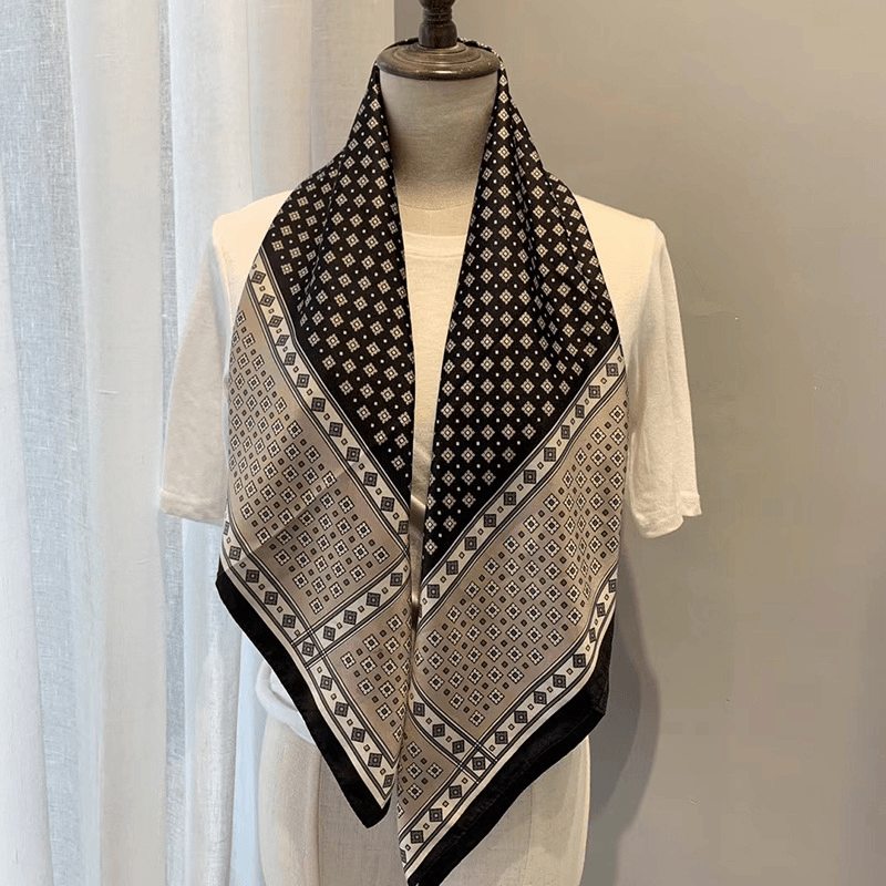 Retro Women's Printed Twill Square Scarf