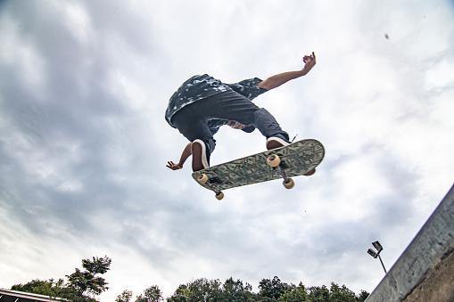 7 Tricks to Skateboard Like a Pro