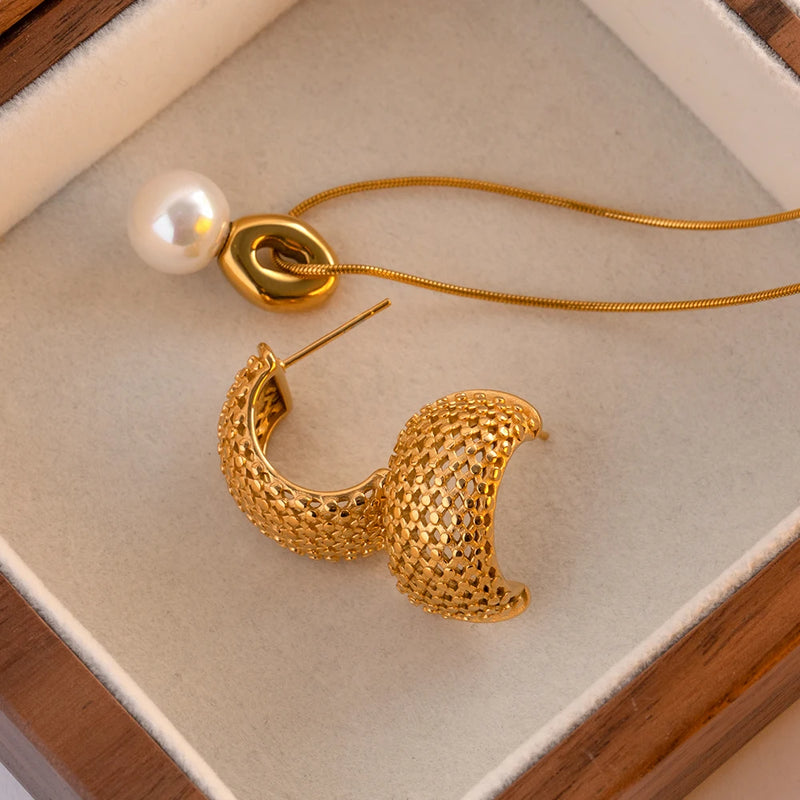 C-shaped mesh earrings, view 5 - MRSLM