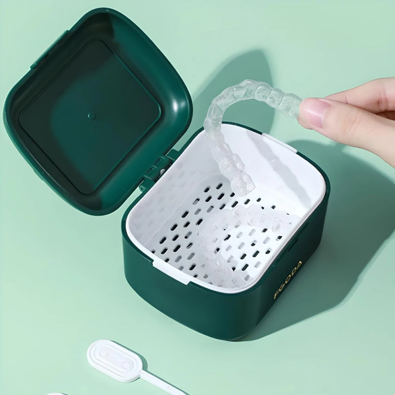 orthodontic retainer cleaning case, view 5 - MRSLM