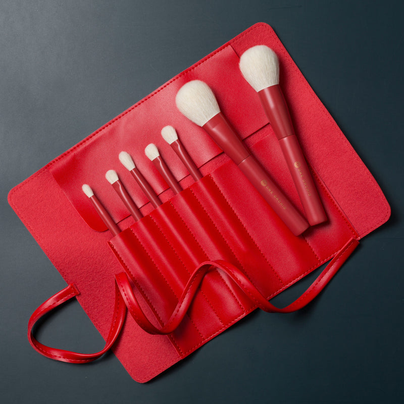 7-piece red makeup brush set, view 4 - MRSLM