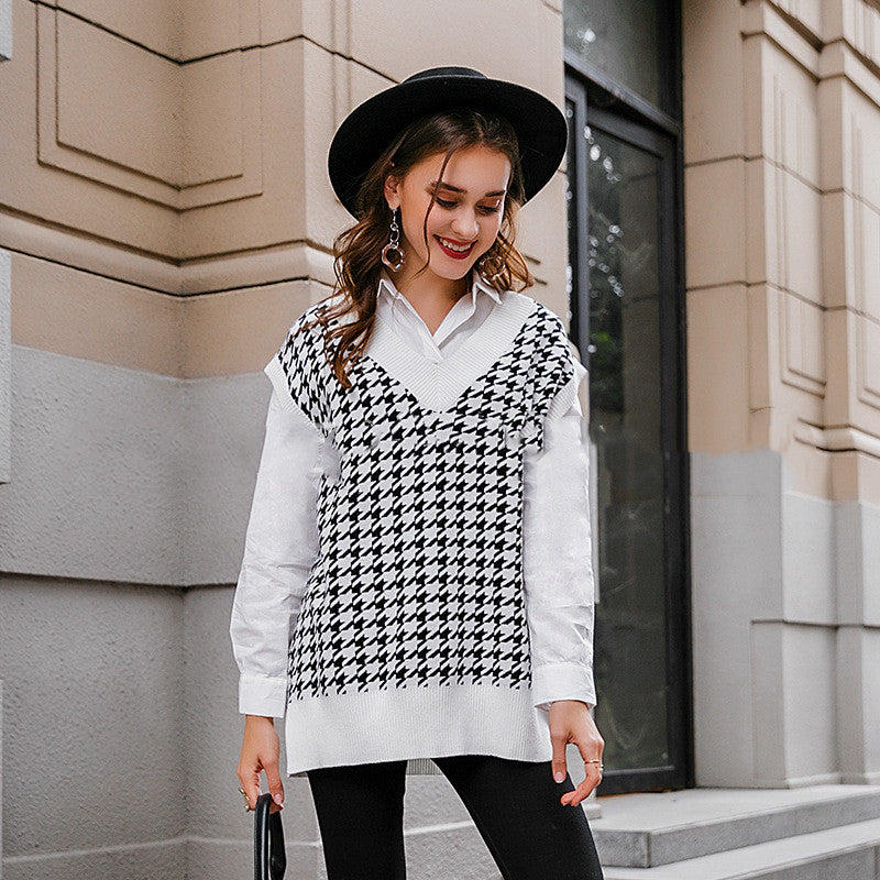 Women's oversized houndstooth V-neck sweater vest - MRSLM