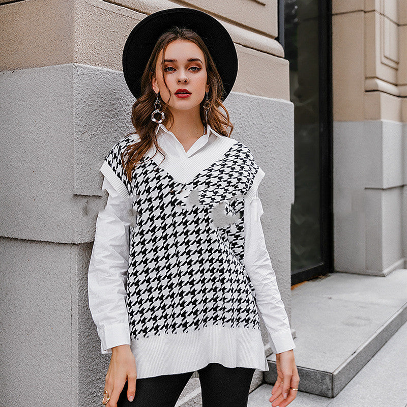Women's oversized houndstooth V-neck sweater vest, view 5 - MRSLM