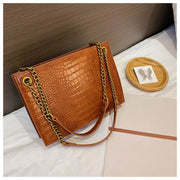 women's chain messenger bag, view 4 - MRSLM