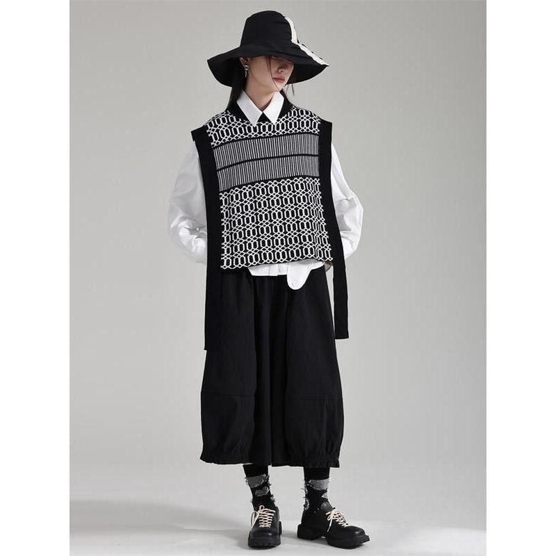 Black knit vintage vest, view 8 - MRSLM