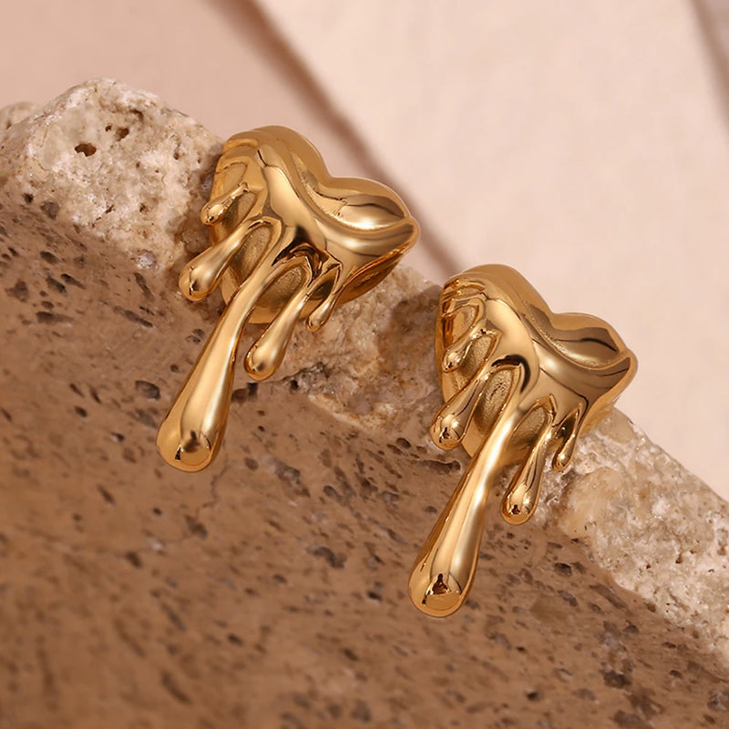 heart-shaped gold stud earrings, view 8 - MRSLM