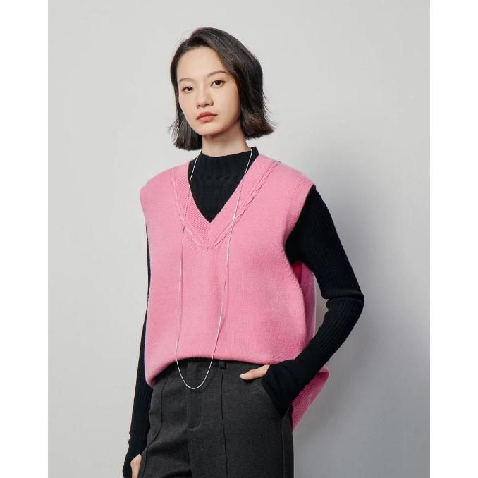 sleeveless V-neck knit vest, view 9 - MRSLM