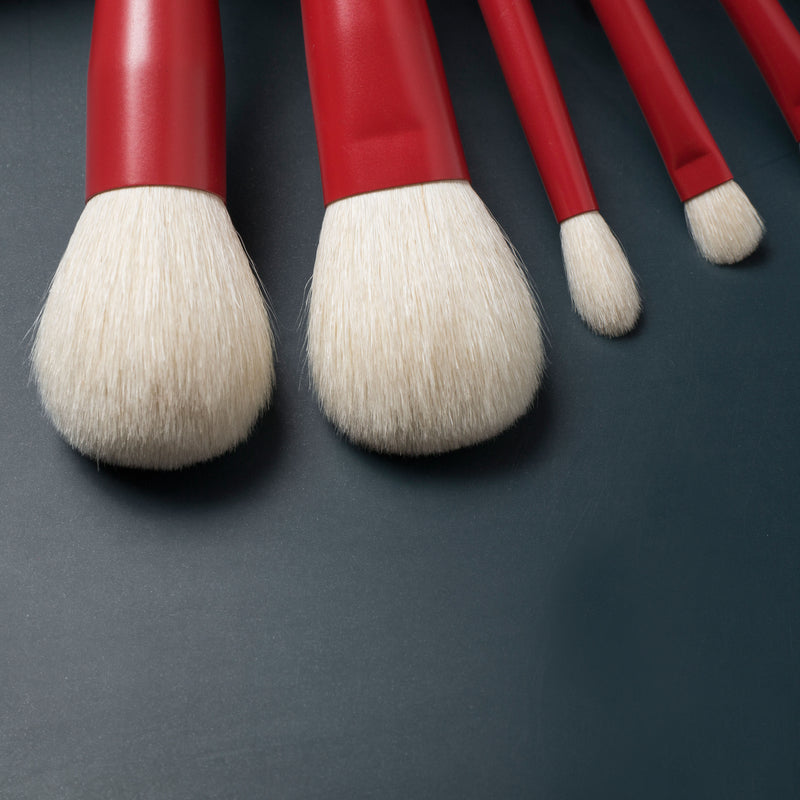 7-piece red makeup brush set, view 7 - MRSLM