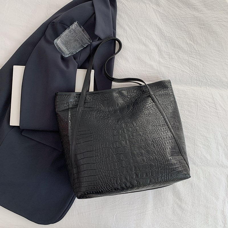 retro large-capacity tote bag, view 4 - MRSLM