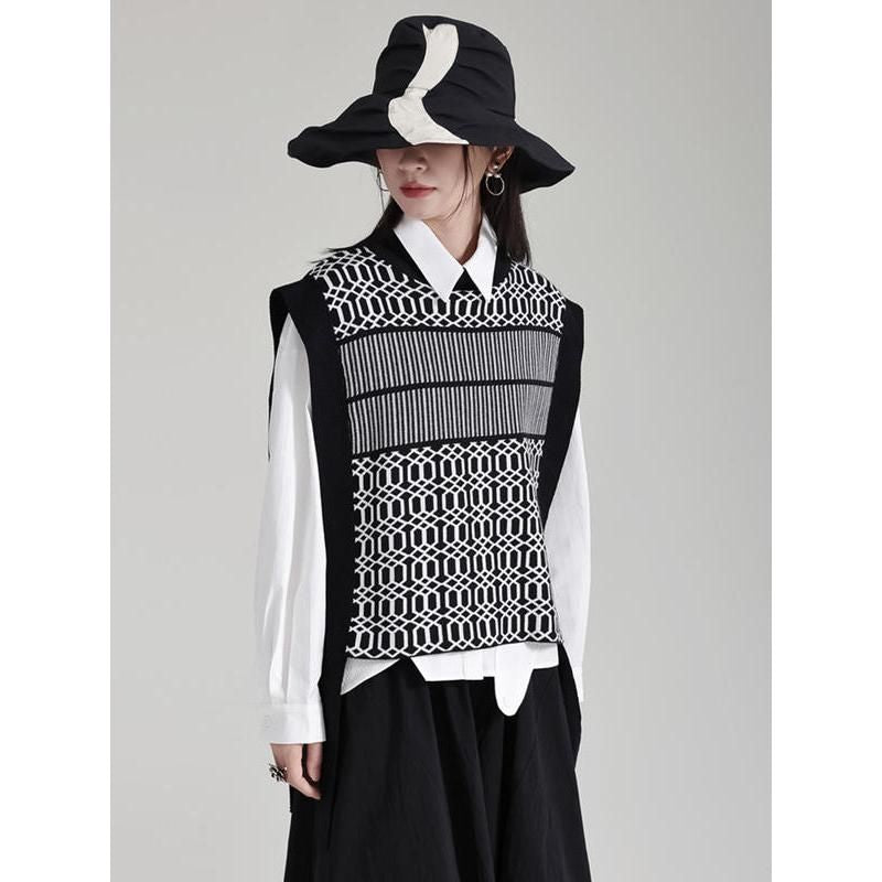 Black knit vintage vest, view 3 - MRSLM