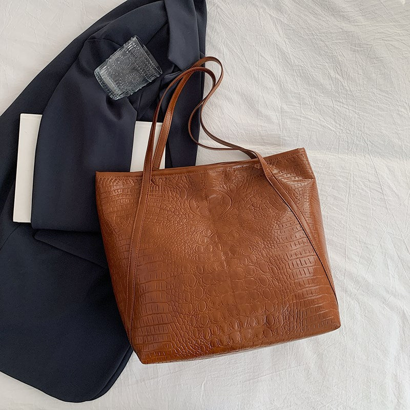 retro large-capacity tote bag, view 12 - MRSLM