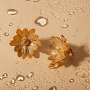 daisy flower stud earrings - MRSLM