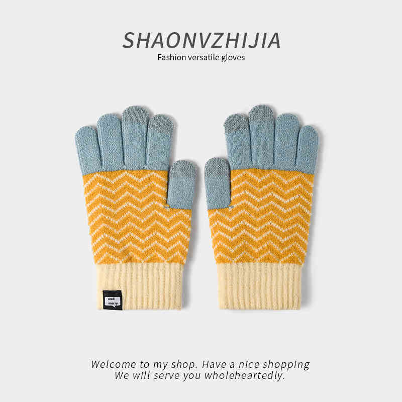 Pineapple knit wool gloves for women, view 4 - MRSLM