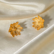 daisy flower stud earrings, view 7 - MRSLM