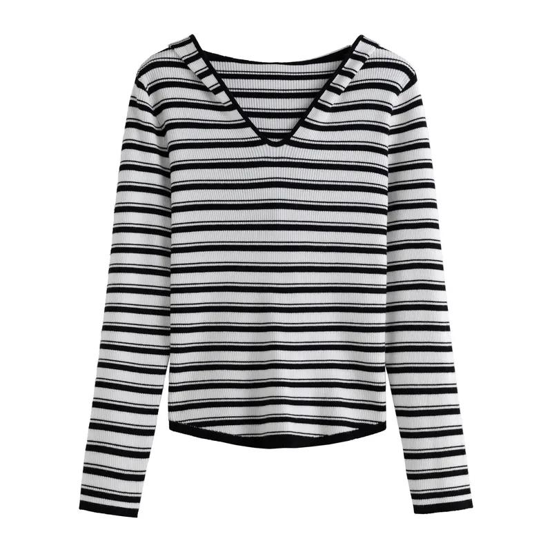 casual v-neck hooded sweater, view 8 - MRSLM