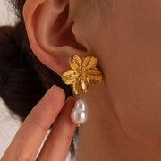 Floral pearl drop earrings - MRSLM