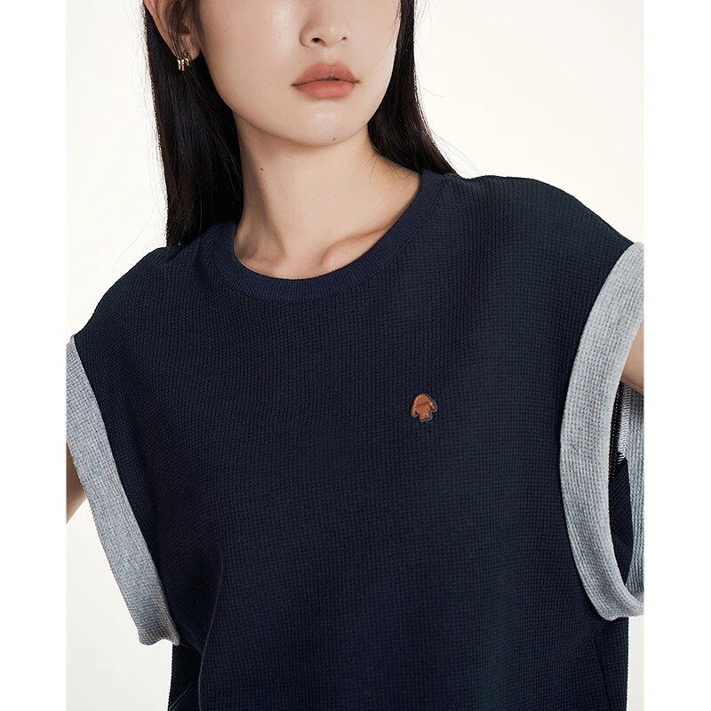 Sleeveless round neck navy top, view 3 - MRSLM