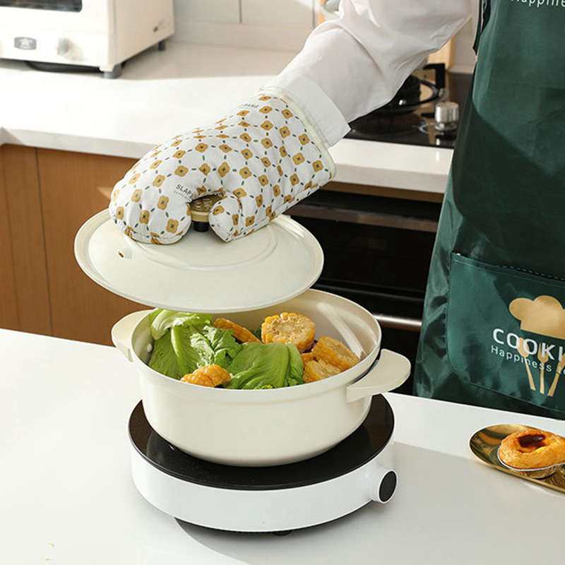 Cotton and silicone non-slip oven mitts, view 7 - MRSLM
