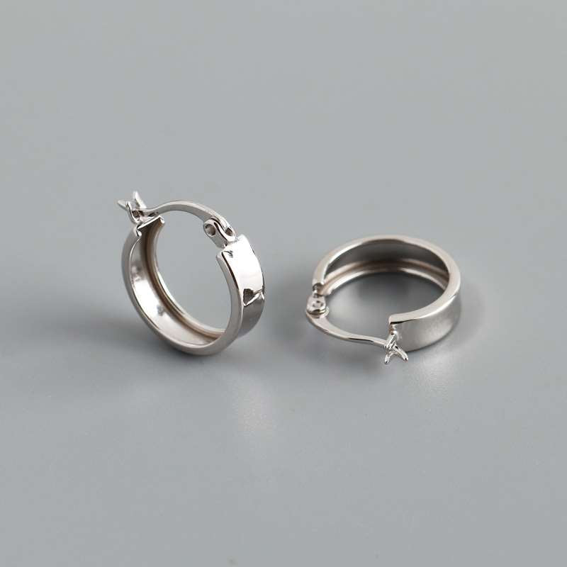 Women's Fashion Wide Flat Round Earrings