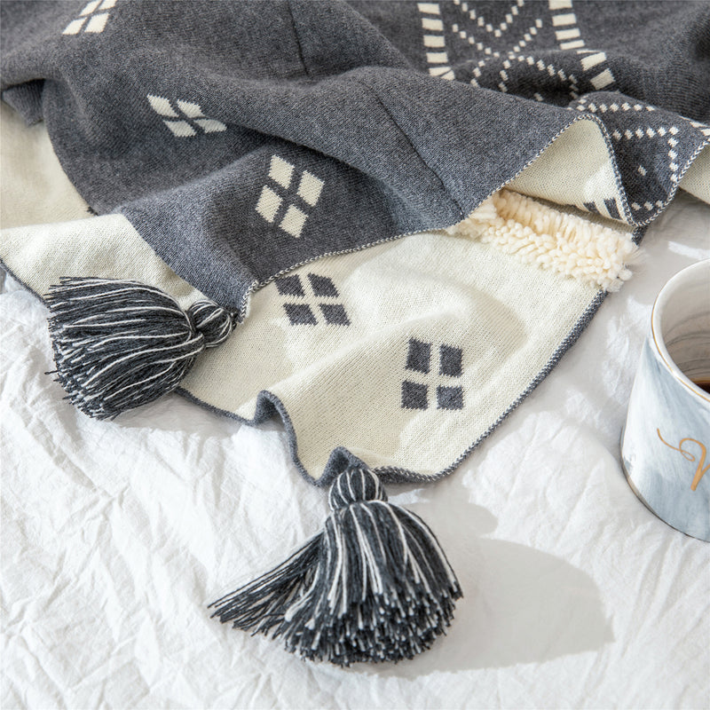 cotton tufted throw blanket, view 7 - MRSLM