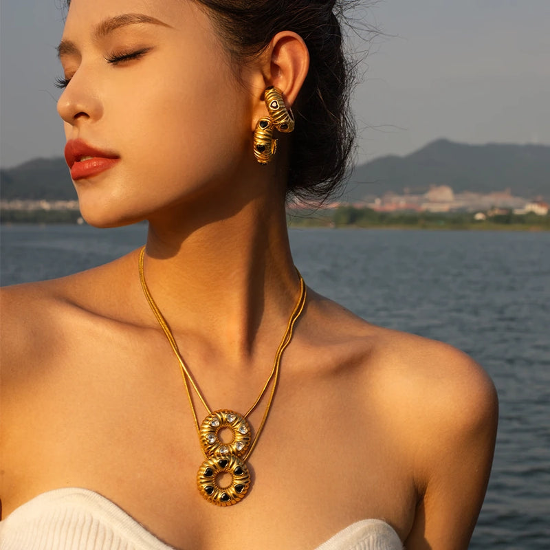 18K gold plated O-shaped earrings and necklace, view 6 - MRSLM