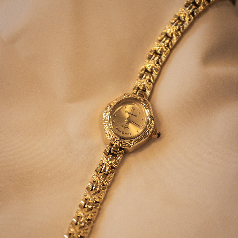 Women's small round vintage-style watch, view 2 - MRSLM