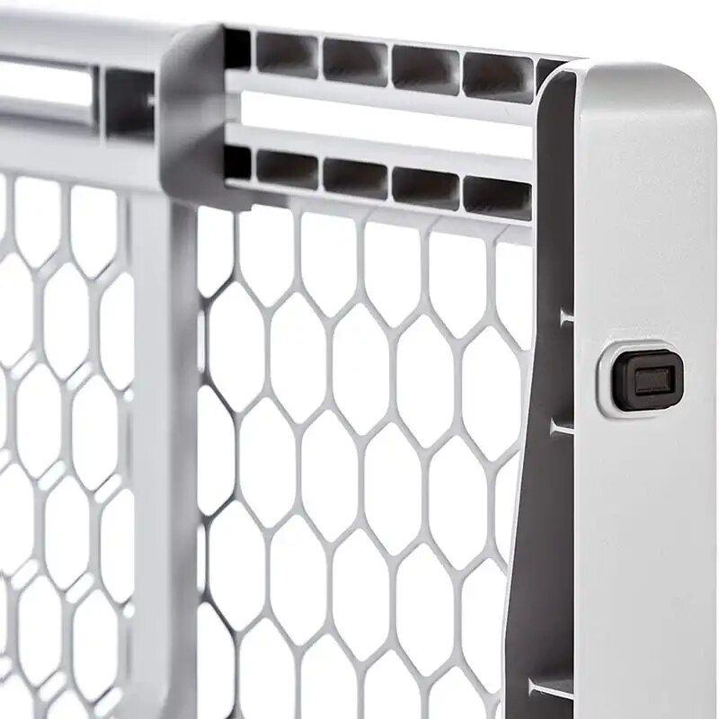 adjustable plastic pet gate, view 3 - MRSLM