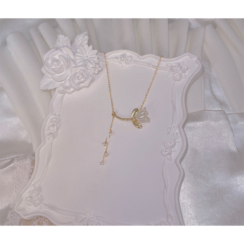 French tulip necklace, view 3 - MRSLM
