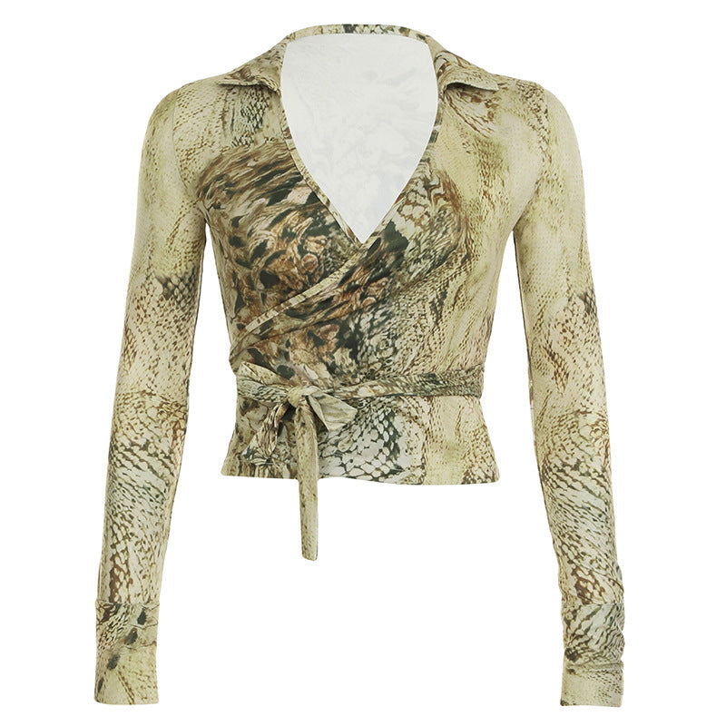 retro printed V-neck top, view 5 - MRSLM