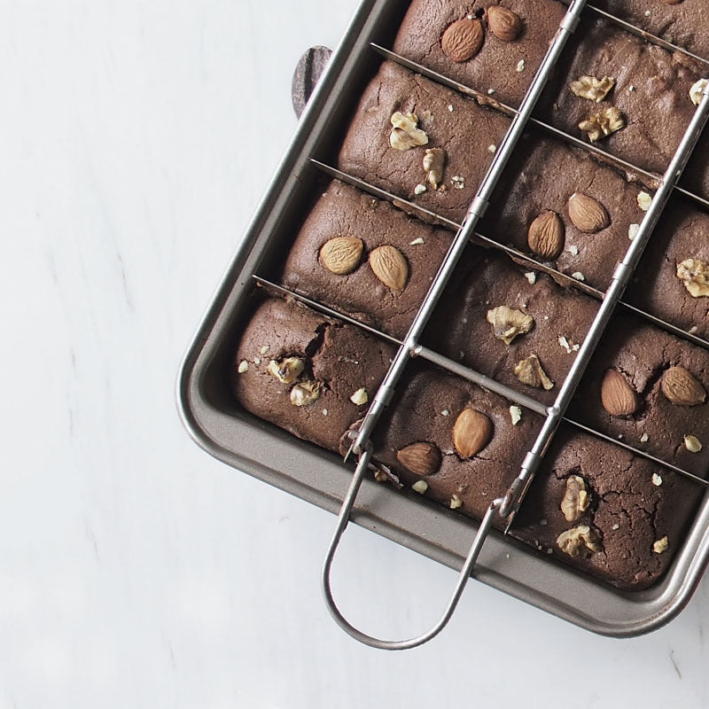Checkered brownie baking pan, view 3 - MRSLM