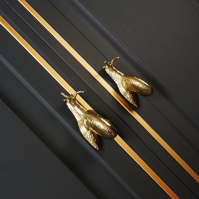 Retro snail brass cabinet handle, view 7 - MRSLM
