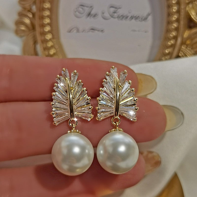 French Girl Pearl Sense Elegant Leaf Earrings