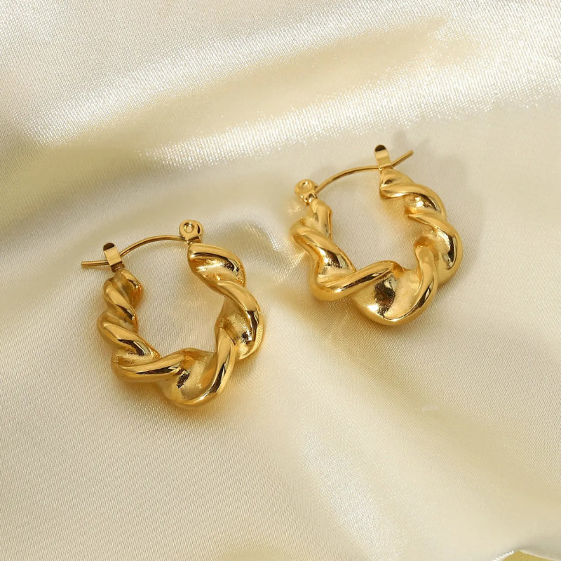 Croissant hoop earrings, view 4 - MRSLM