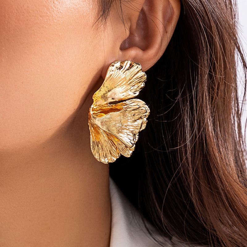 geometric petal flower stud earrings - MRSLM