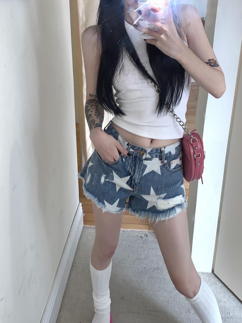 women's star print raw edge denim shorts, view 10 - MRSLM