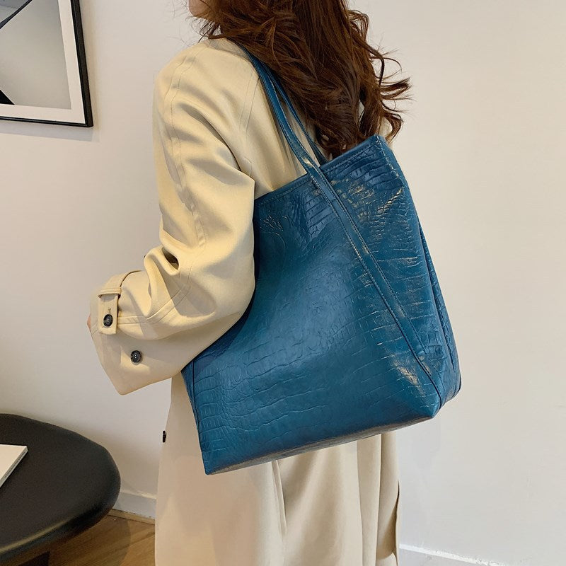 retro large-capacity tote bag, view 2 - MRSLM