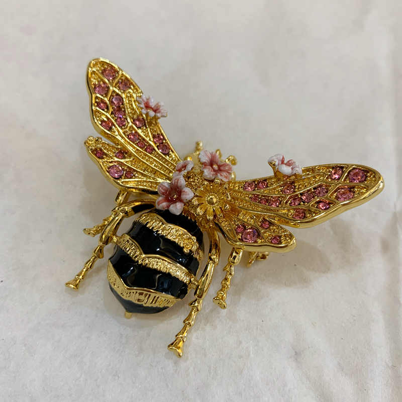 enamel flower petal bee jewelry, view 13 - MRSLM