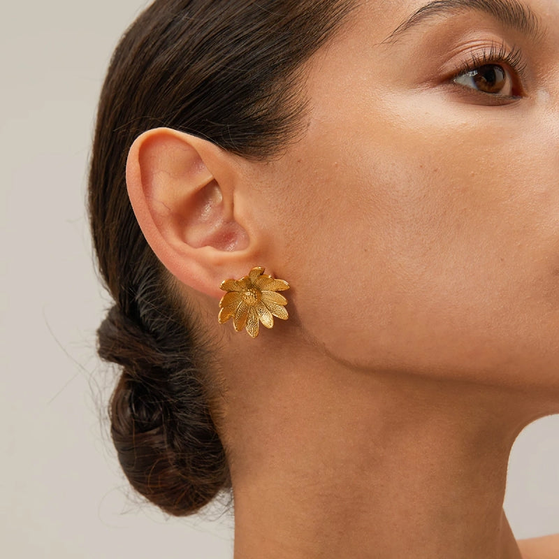 daisy flower stud earrings, view 4 - MRSLM