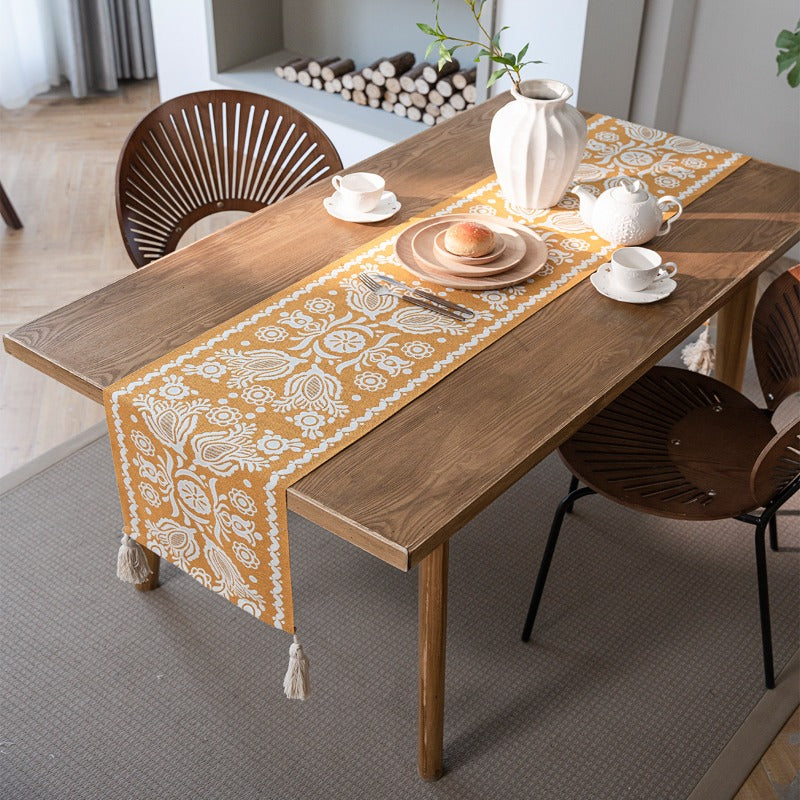 jacquard contrasting color table runner, view 4 - MRSLM