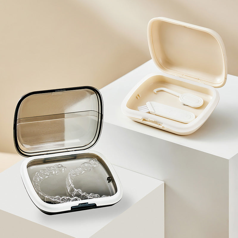 orthodontic retainer storage box, view 4 - MRSLM