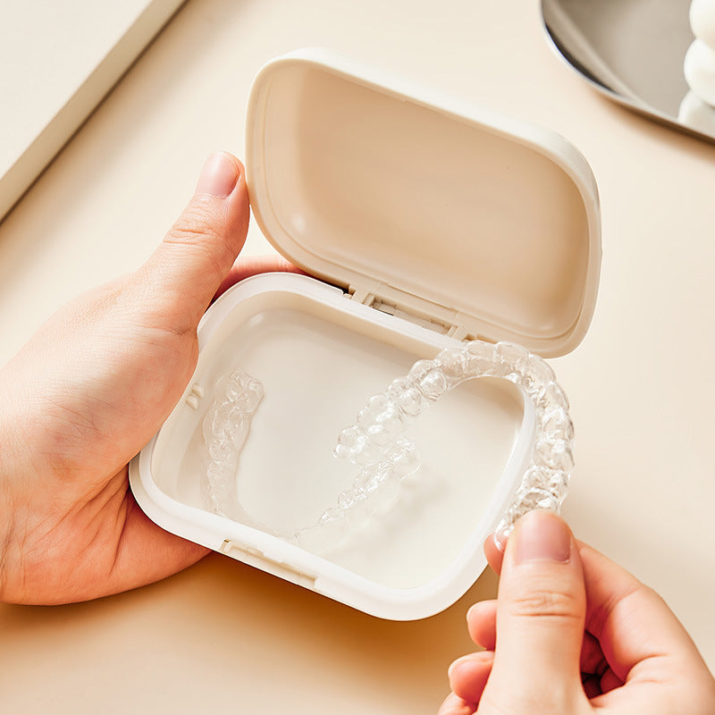 orthodontic retainer storage box, view 7 - MRSLM