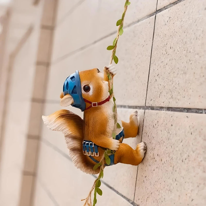 climbing squirrel resin garden decoration, view 3 - MRSLM