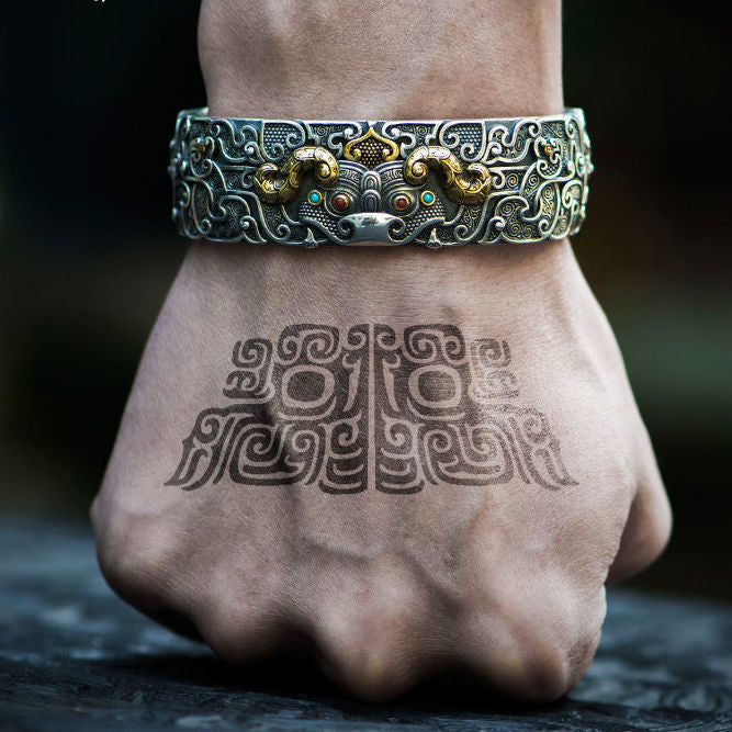 handmade carved pixiu bracelet - MRSLM