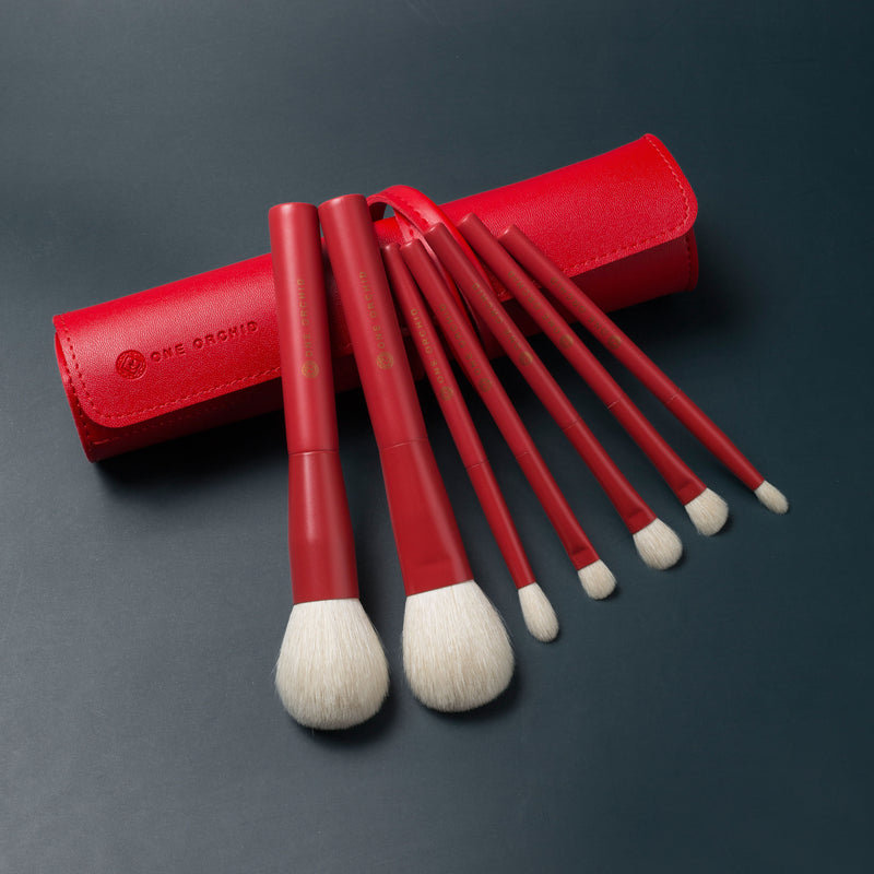 7-piece red makeup brush set, view 3 - MRSLM
