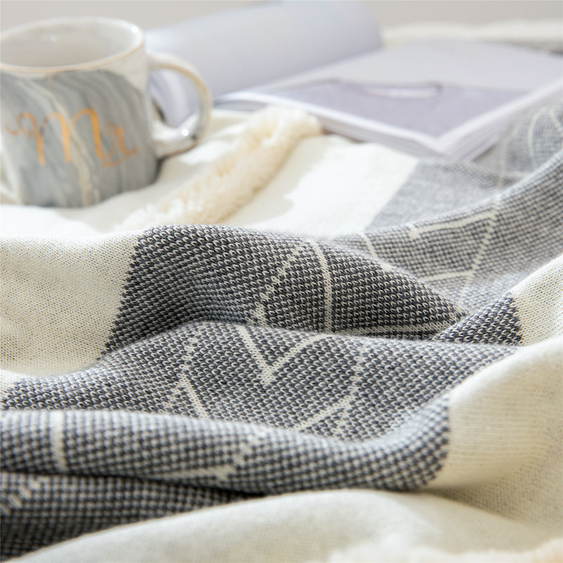 cotton tufted throw blanket, view 9 - MRSLM