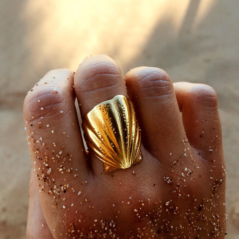 Elegant 18K gold hammered stainless steel ring, view 4 - MRSLM