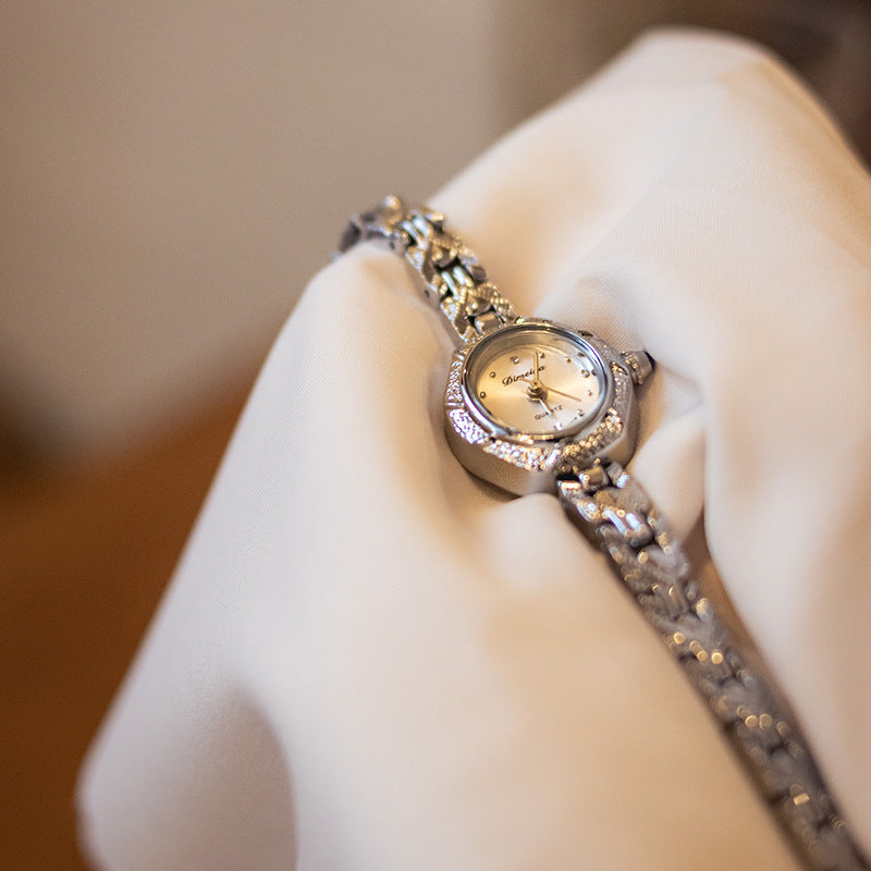 Women's small round vintage-style watch, view 3 - MRSLM