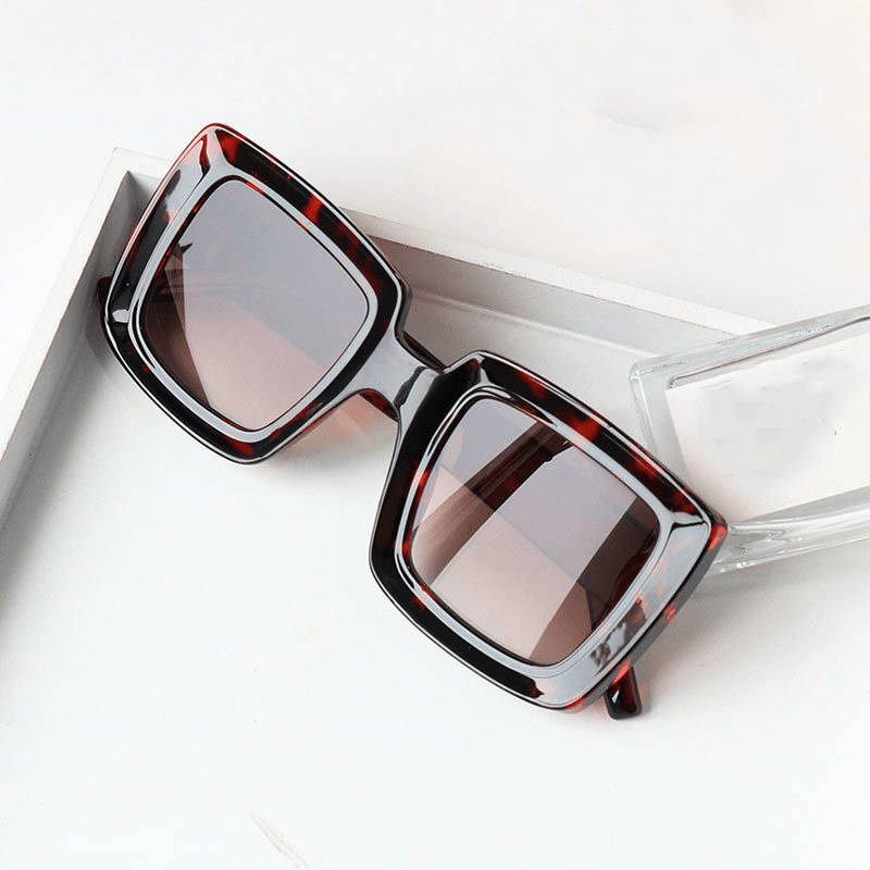 simple big frame retro square sunglasses, view 4 - MRSLM